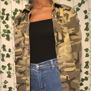 FOREVER 21 camo button up